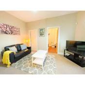 Quaint & Peaceful 1 Bed Central Mews Apt, West End