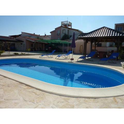 Queen beach Apartments - private pool - Sabunike III - AE1539