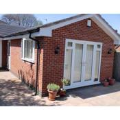 Quiet, cosy annexe room