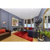 Quirky Colourful Apartment with Private Patio in Brixton