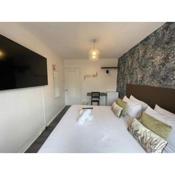 R1 SUPERKING SIZED BED & 65'' tv on the wall in Clapham
