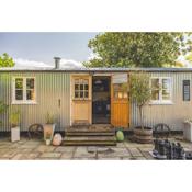 Relaxing Retreat - The Shepherds Hut - Hot Tub