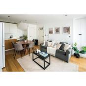 Renovated 2BR, 2BA near HYDE PARK 1 min from tube