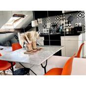 Right next to the Champs-Élysées! Studio with washer and kitchen!