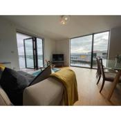 River Clyde View Apartment with Terrace & Parking