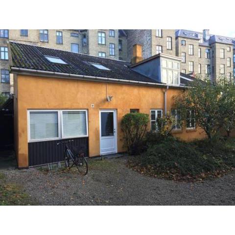 Rooms in quiet Yellow Courtyard Apartment