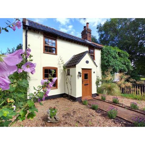 Rose Cottage, 2 Bedroom Cottage with character, near Southwold