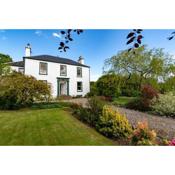 Rosebank House Blairgowrie - sleeps 12, games rooms, EV point, pets welcome