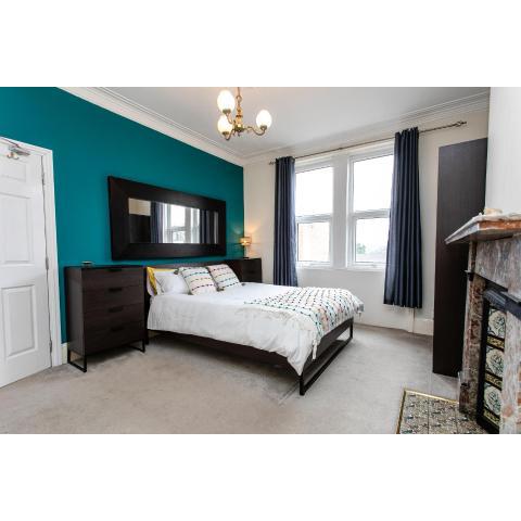 Saltwell Oasis: 5-Bed Delight