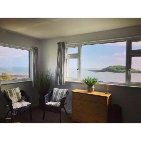 Sea Spirit - Sweeping Sea Views first floor spacious modern apartment in Looe- with FREE parking!