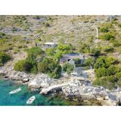 Secluded fisherman's cottage Cove Spiljice, Brac - 17031