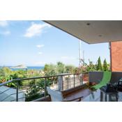 Serenity villa-1st floor-Sea view-Sandy beach 250m away.