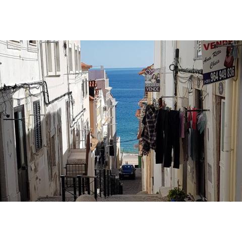 Sesimbra - Casa na Praia (Reg.97616/AL)