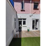SINGER HOUSE Always Happy to Help you ,24 Hour Reception , PERFECT for the ELDERLY GROUND FLOOR LARGE GARDEN 2 BEDROOM APARTMENT, PRIVATE GATE & CAR SPACE & KITCHEN , LARGE WALK IN SHOWER , Opposite PAIGNTON PIER ,