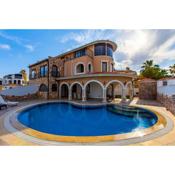 Sleeps 6, Stylish Designed Villa - AWZ 288