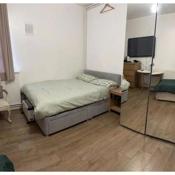 Small Studio apartment - quick access to all of london