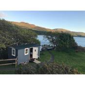 Snowdonia Shepherds Hut + Hot Tub