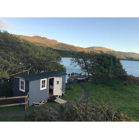 Snowdonia Shepherds Hut + Hot Tub