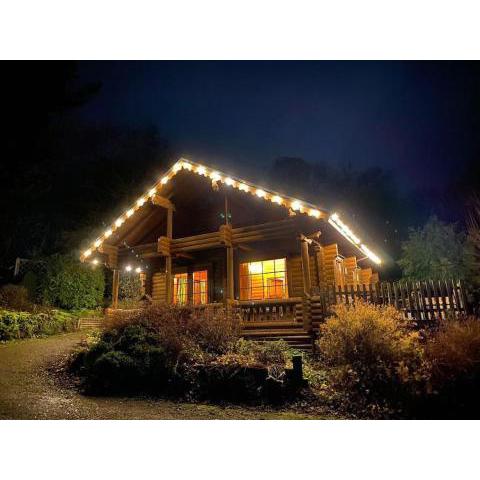 Solid Log Cabin With Private Hot Tub - Oak