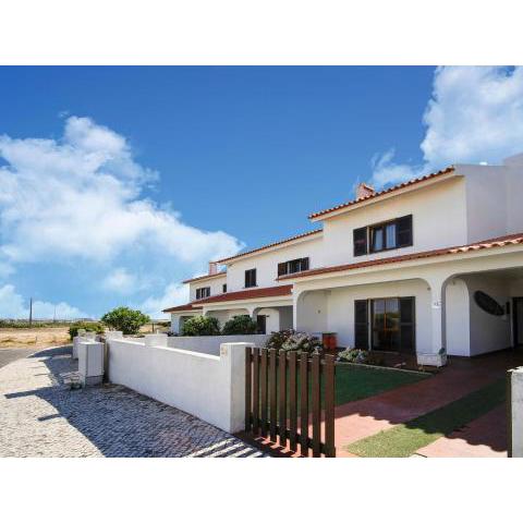 Soothing Holiday Home in Ferrel near Baleal Island