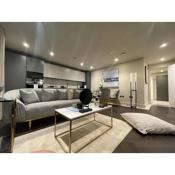 Sophisticated 1BR, 1 BA Chigwell Designer Flat