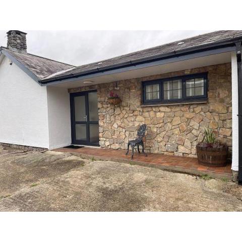 Spacious 1 bed bungalow located on a Gower Sheep Farm