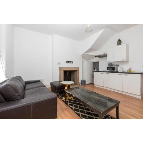 Spacious 1BD Flat 2 mins to Hyde Park - Mayfair!