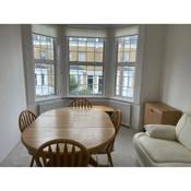 Spacious 3 Bed Flat in Greenwich