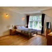 Spacious 3 Bed Room Flat in South West London