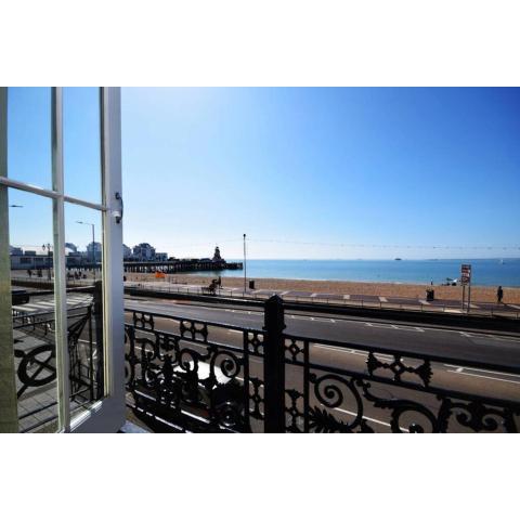 Spacious 3 bedroom Beachfront property with amazing sea views!