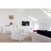 Spacious 3 bedroom flat with terrace