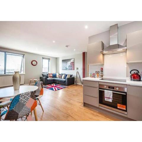 Spacious and Immaculate London-themed home with balcony for you!