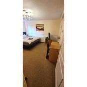 Spacious and Serene Stay near Milton Keynes centre