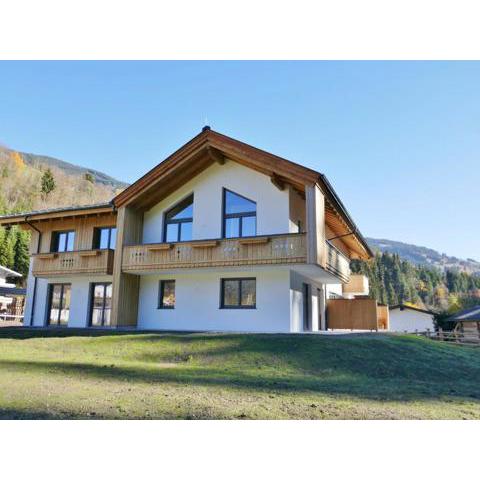 Spacious Chalet in Saalbach Hinterglemm with Sauna