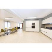 Spacious Fully Equipped 3BD 2Bath Apt in the heart of city with Balconies AC and fast WIFI #1