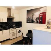 Spacious Studio Flat- Watford Junction & Harry potter World