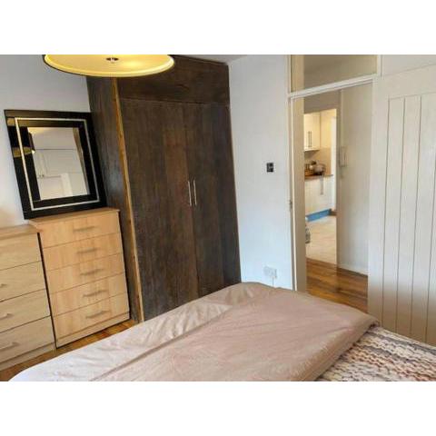 Specious 2 x double bedroom flat in London E18