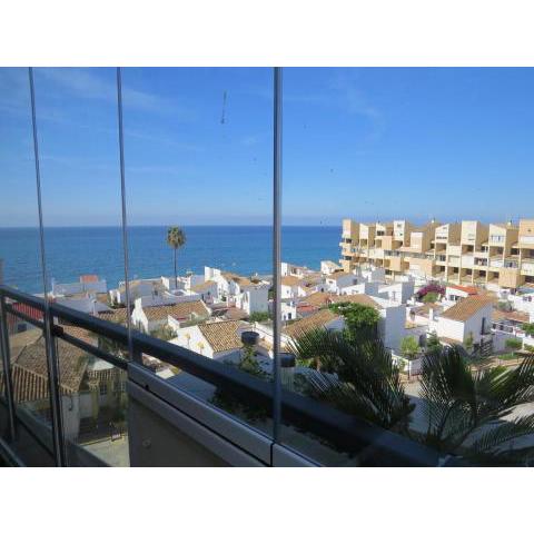 Splendid two bedroom penthouse located between Cancellada and Estepona