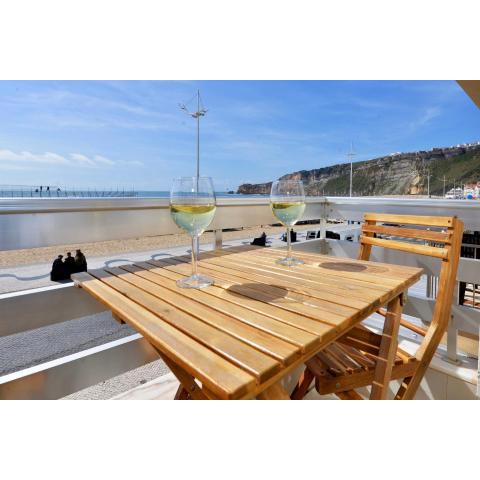 Stone's Throw - Front line apartment in Nazaré