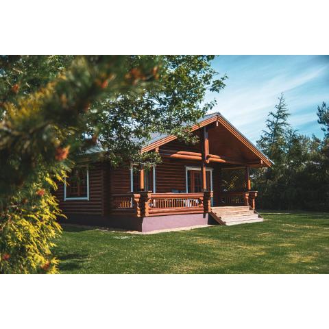 Strathisla - Luxury Two Bedroom Log Cabin with Private Hot Tub & Sauna