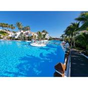 Studio Apartment No 1 directly on the beach and sea, terrace, heated pool, wifi