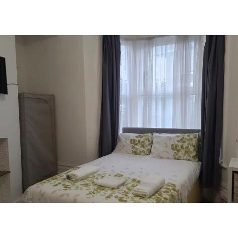 Studio flat, Walthamstow, 25 min to Oxford Street