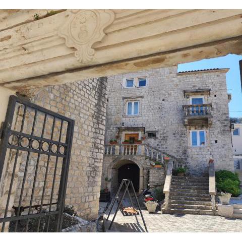 Studios Kadena Trogir - 18th century stone house