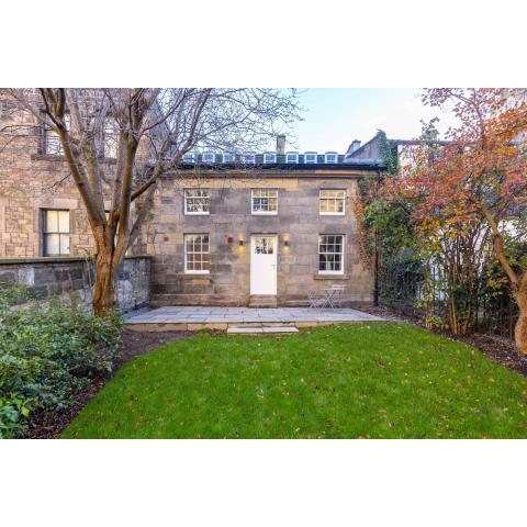 Stunning 2 bedroom house near Princes St