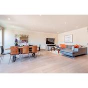 Stunning 3-bedroom in the heart of London with parking-hosted by Sweetstay