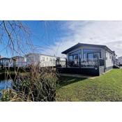 Stunning 6 Berth Lodge With Decking At Manor Park In Hunstanton Ref 23064k