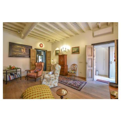 Stunning apartment in Mantova with 4 Bedrooms