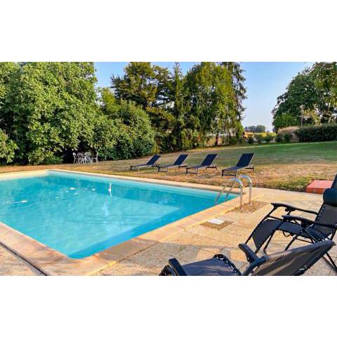 Stunning apartment in Maulon dArmagnac with Outdoor swimming pool, WiFi and 2 Bedrooms