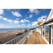 Stunning Beachfront Apt w Balcony & Sea Views