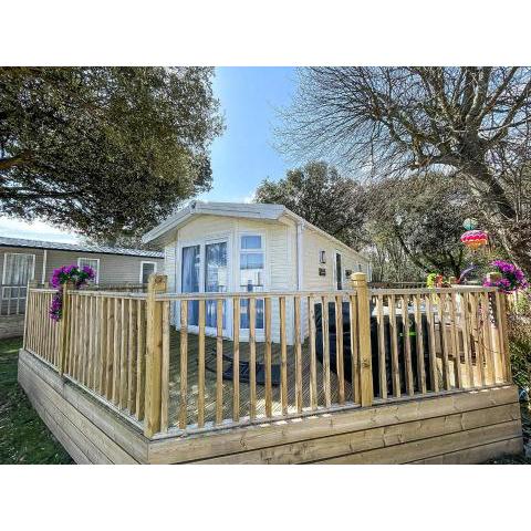 Stunning Caravan With Decking At Azure Seas In Suffolk Ref 32055az